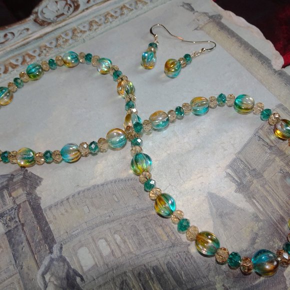 Handcrafted necklace & earring set with graduated Czech melon beads - Picture 5 of 9